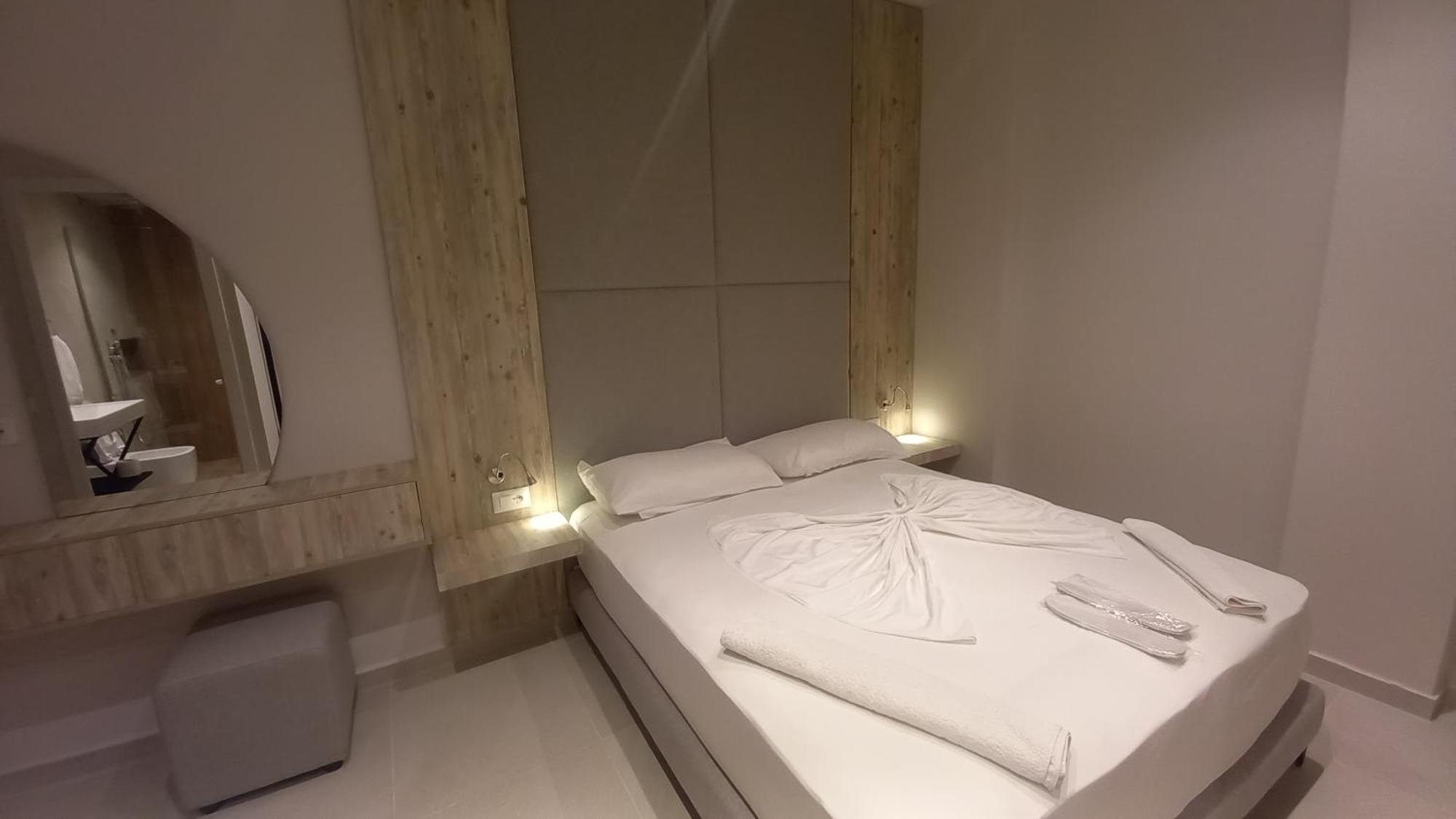Hotel Aglon Влёра Экстерьер фото