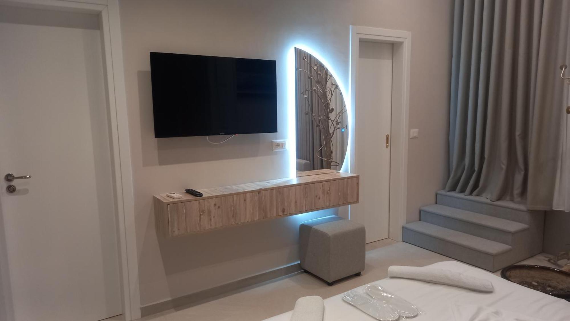 Hotel Aglon Влёра Экстерьер фото