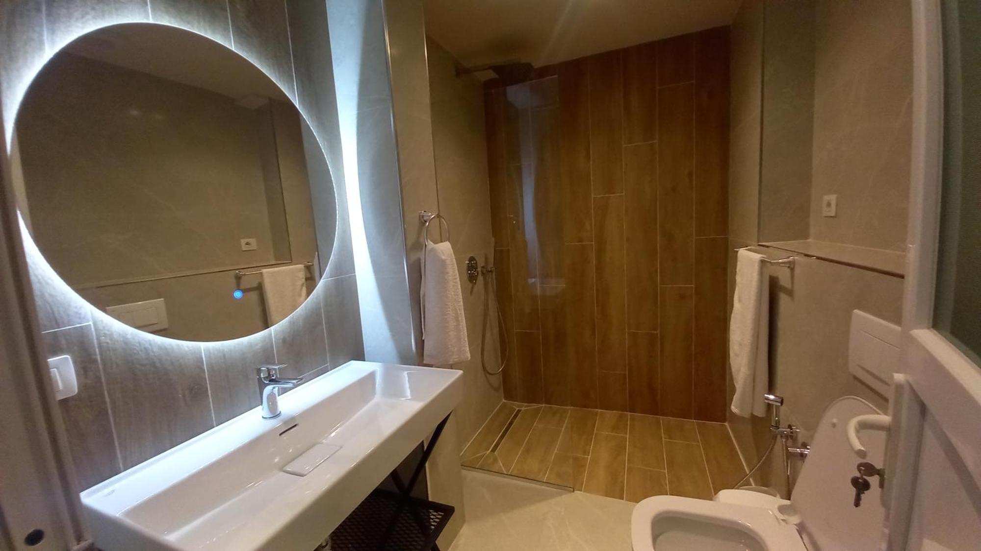 Hotel Aglon Влёра Экстерьер фото